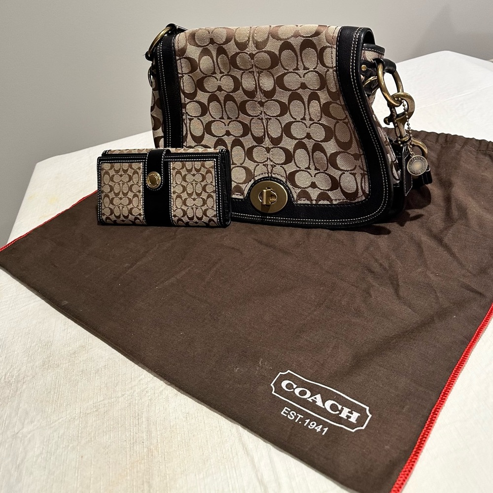 Matching coach handbag and wallet set in excellent condition